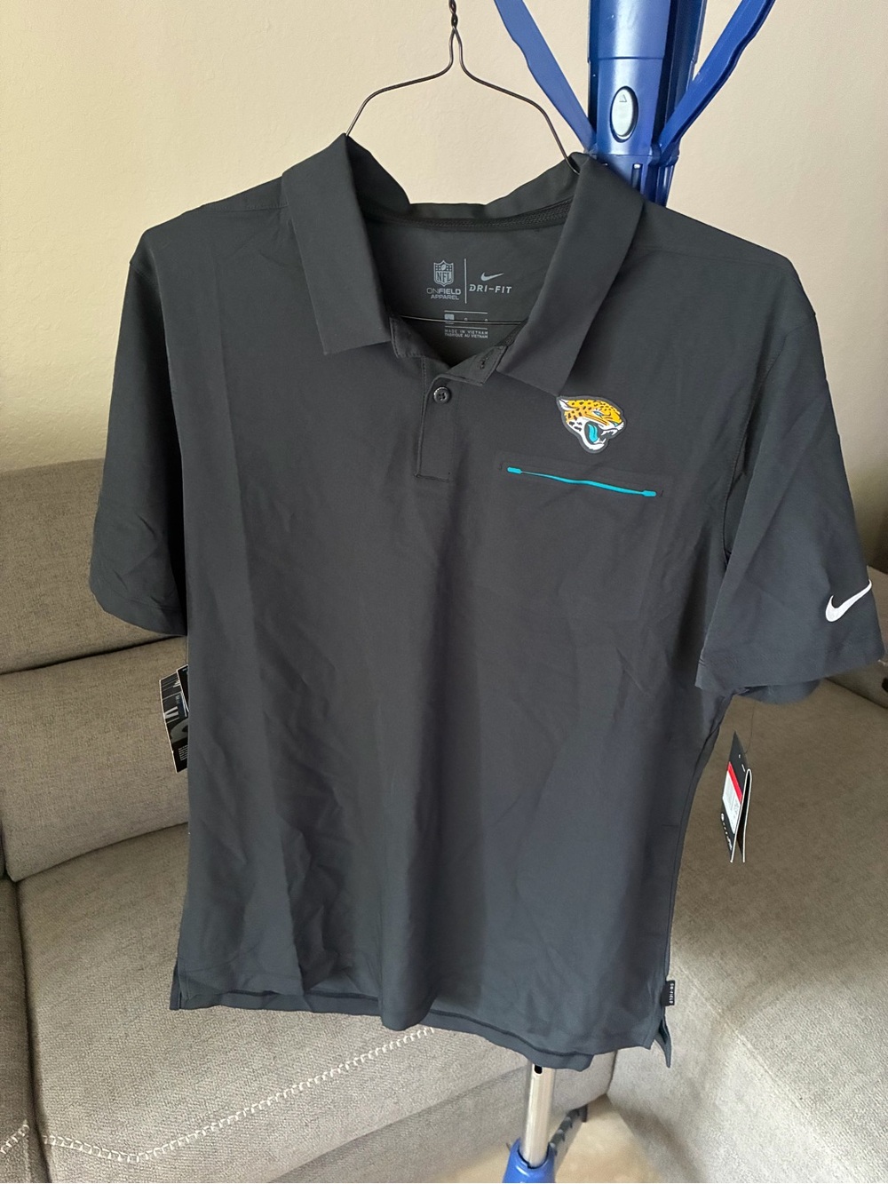 Black Nike Jacksonville Jaguars Men’s Sz L Short Sleeve Shirt’s